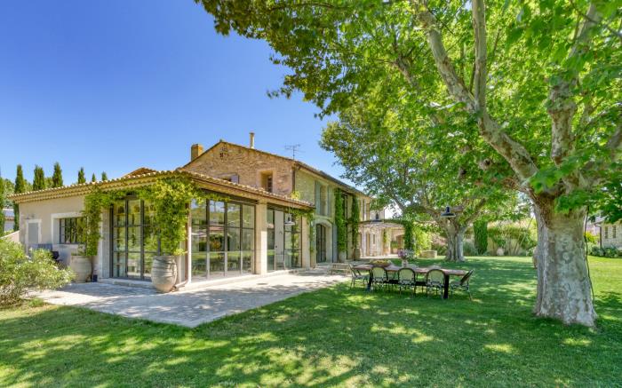 Provencal villa surrounded by green lawns