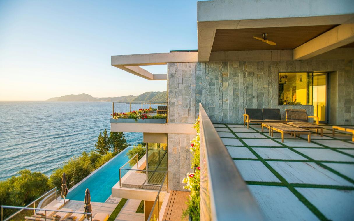Villa Feroula - Modern, multi level villa with infinity pool and sea views