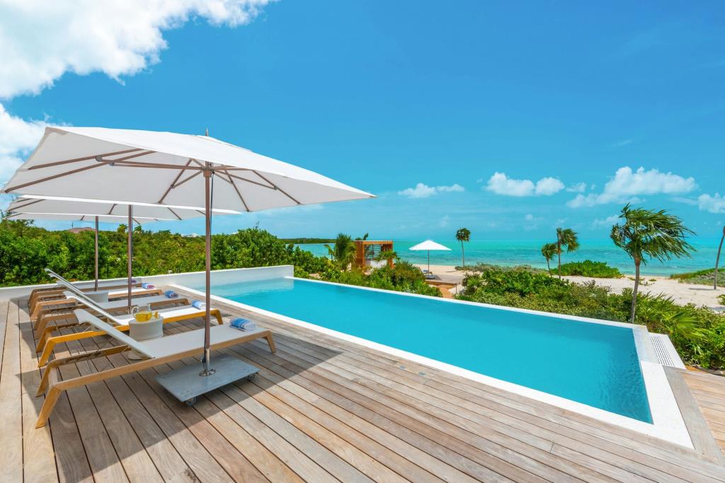 BE Long Bay – 6-bedroom Beachfront Villa