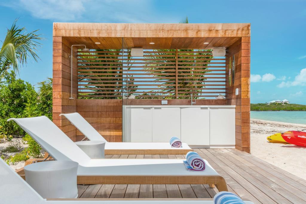 BE Long Bay – 6-bedroom Beachfront Villa