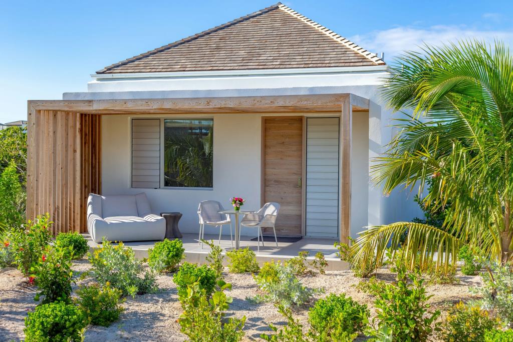 BE Long Bay – 6-bedroom Beachfront Villa