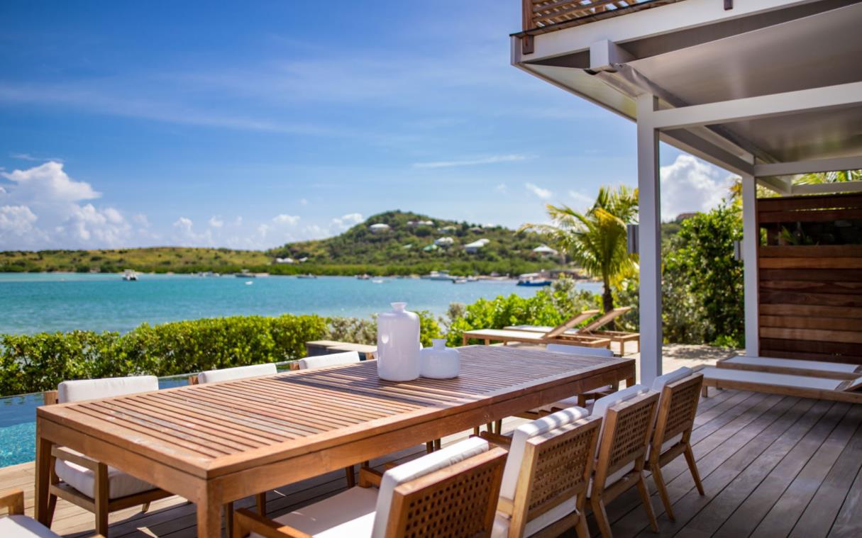 outdoor dining area