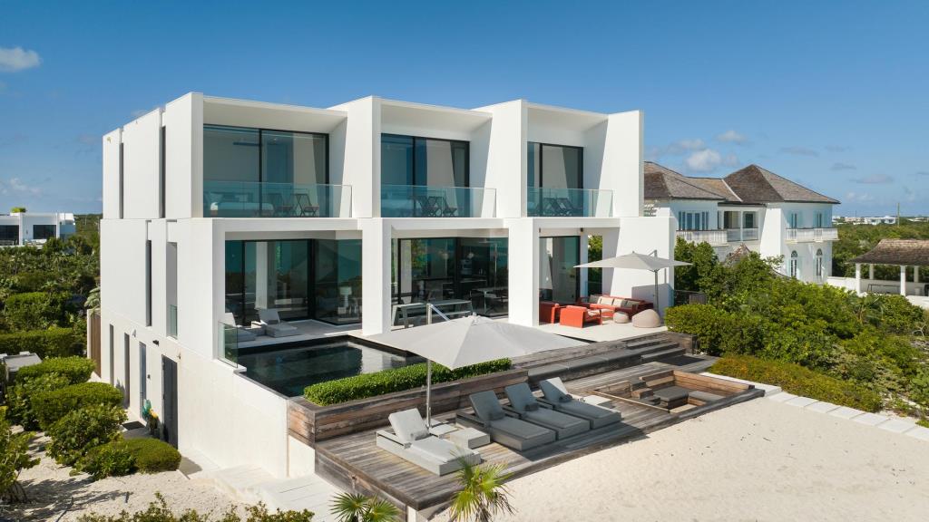 Uxue Villa – 6-Bedroom