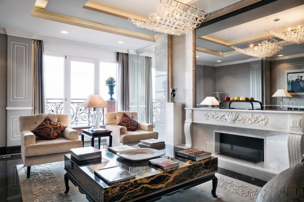 Roman Penthouse Suite
