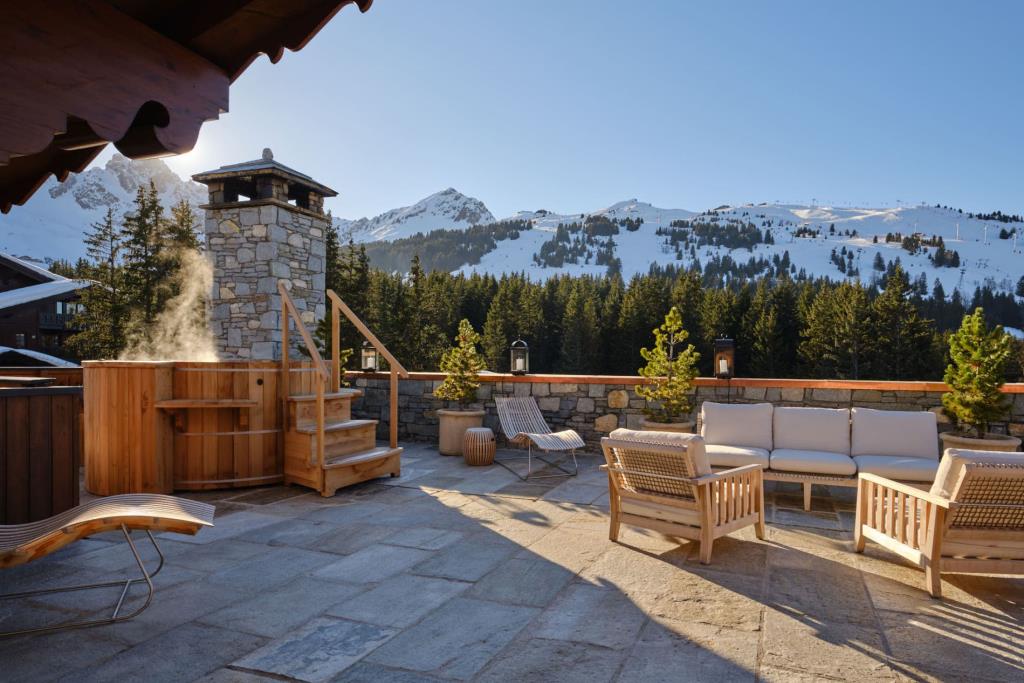 A closer look at Private Outdoor Dining Penthouse Apartment In Ski Vacation