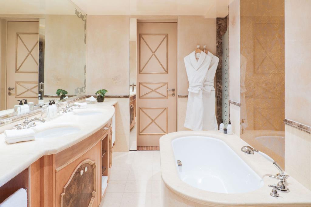 Carlton Penthouse