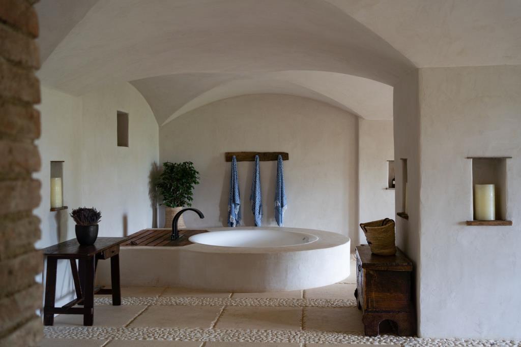 Argentaia Estate