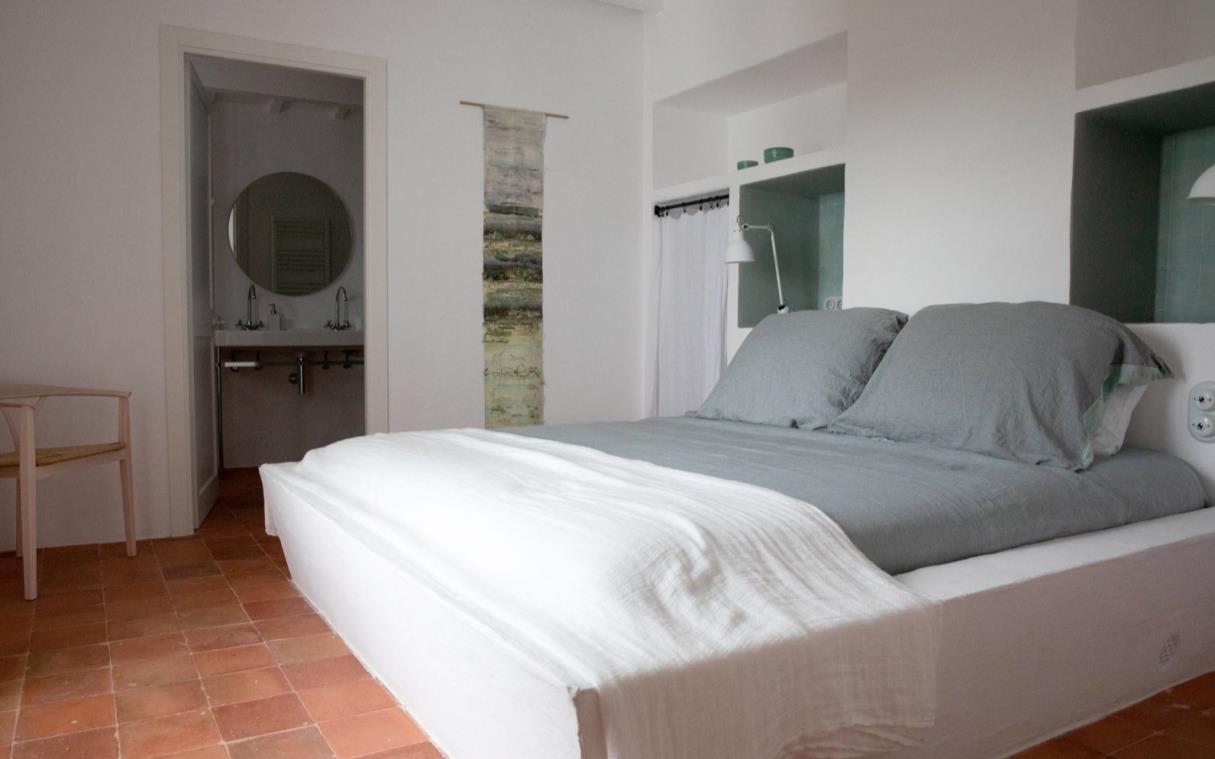 villa-menorca-balearic-islands-spain-luxury-pool-es-bec-daguila-bed (9).jpg