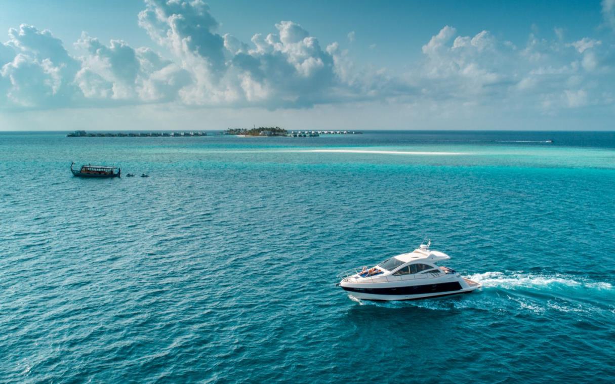 villa-north-male-atoll-maldives-luxury-pool-lux-beach-overwater-retreat-act.jpg