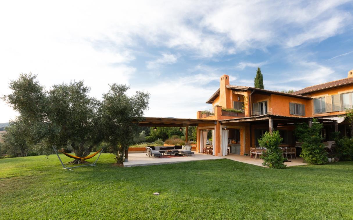 villa-maremma-tuscan-coast-italy-luxury-pool-zen-ext (1)