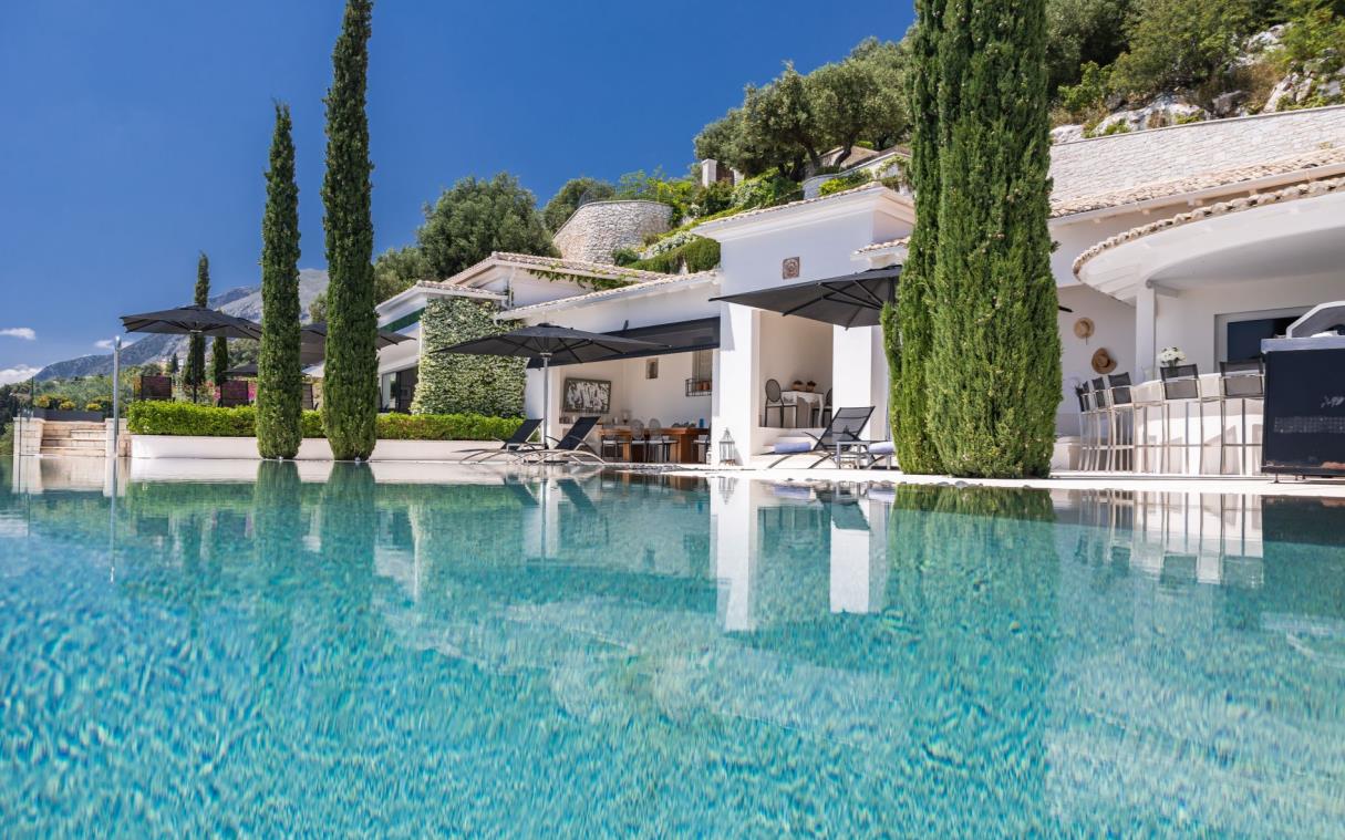 villa-corfu-ionian-islands-greece-luxury-pool-ultima-corfu-swim (1)
