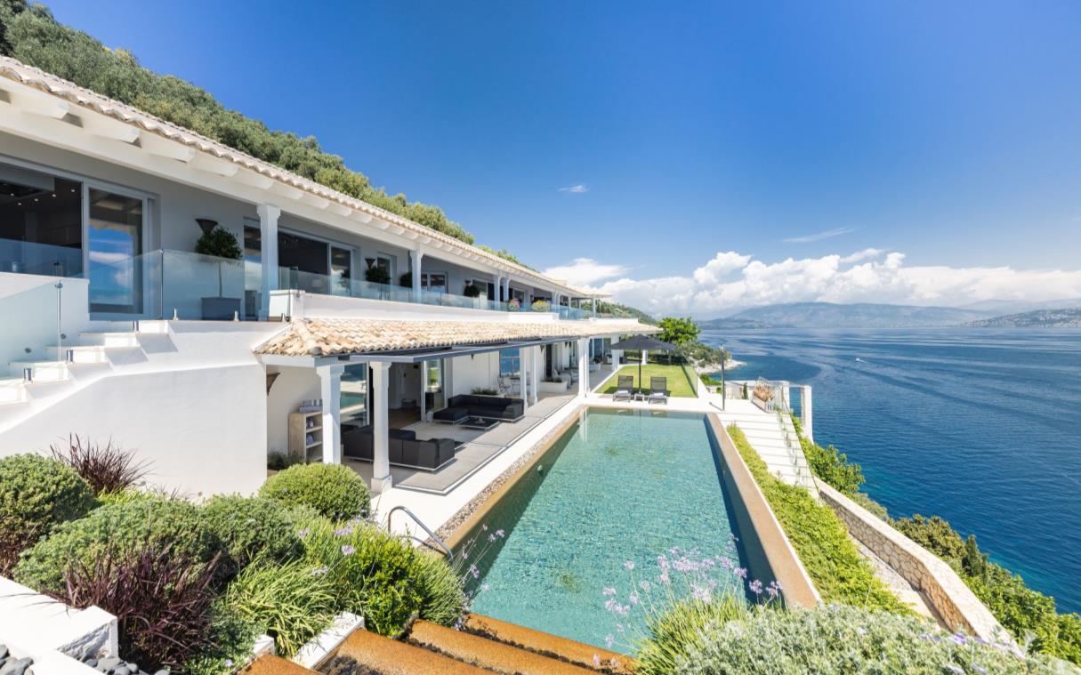 villa-corfu-ionian-islands-greece-luxury-pool-ultima-corfu-swim (3)