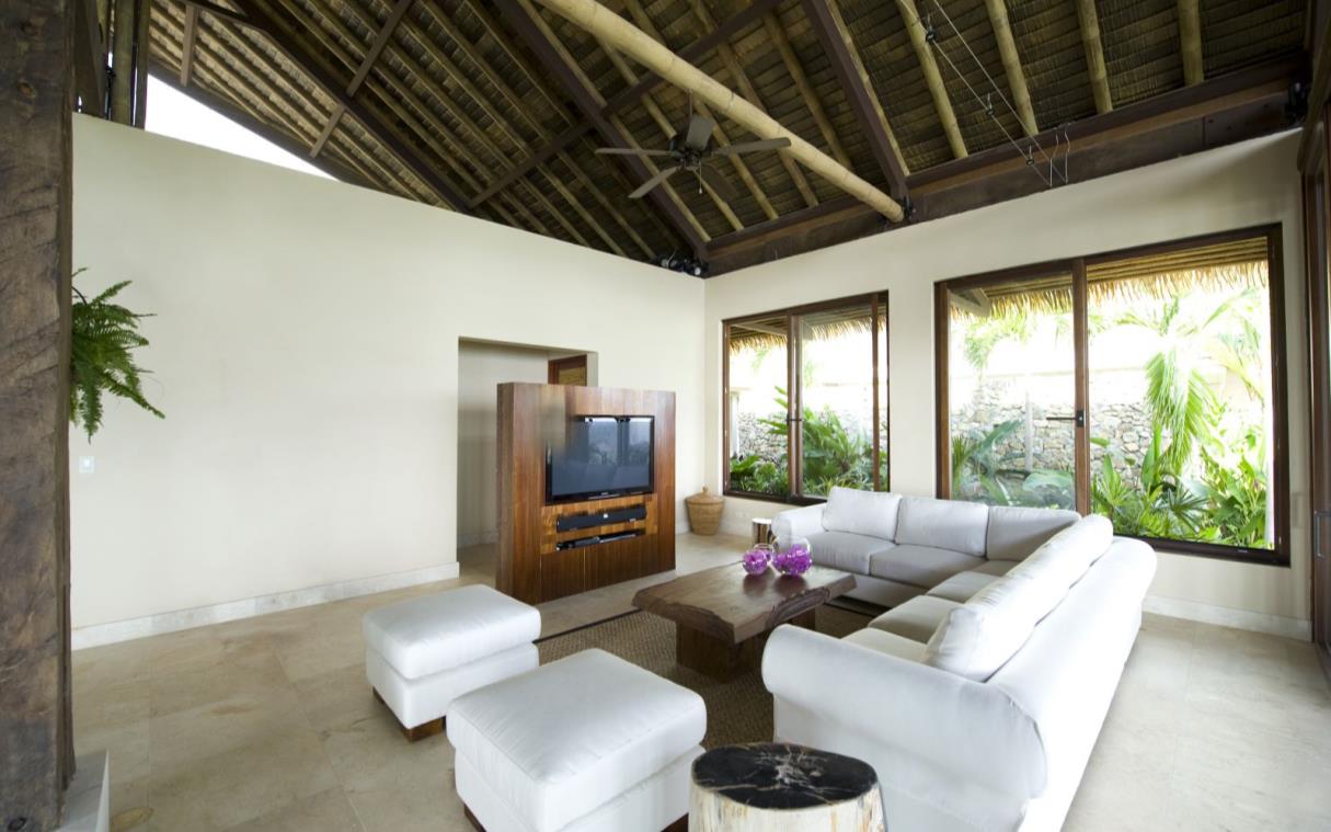 villa-costa-rica-central-america-luxury-pool-tropical-mayana-liv.jpg