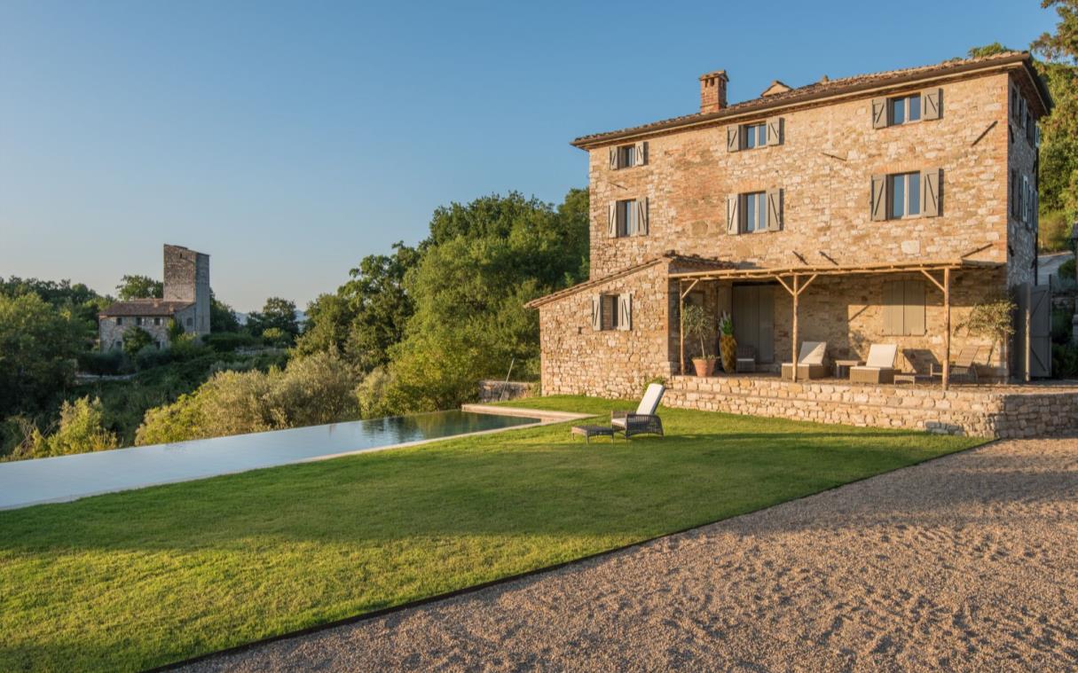 villa-puglia-umbria-italy-countryside-pool-castiglione-ugoli-swim (13).jpg