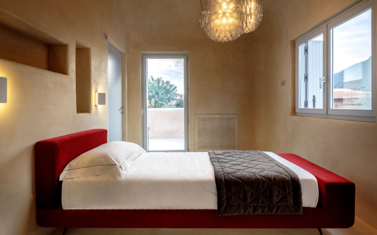 villa-sardinia-italy-luxury-countryside-luxi-bed (2).jpg
