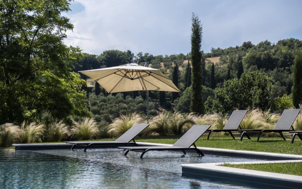 villa-perugia-umbria-italy-countryside-luxury-pool-penna-swim (6)