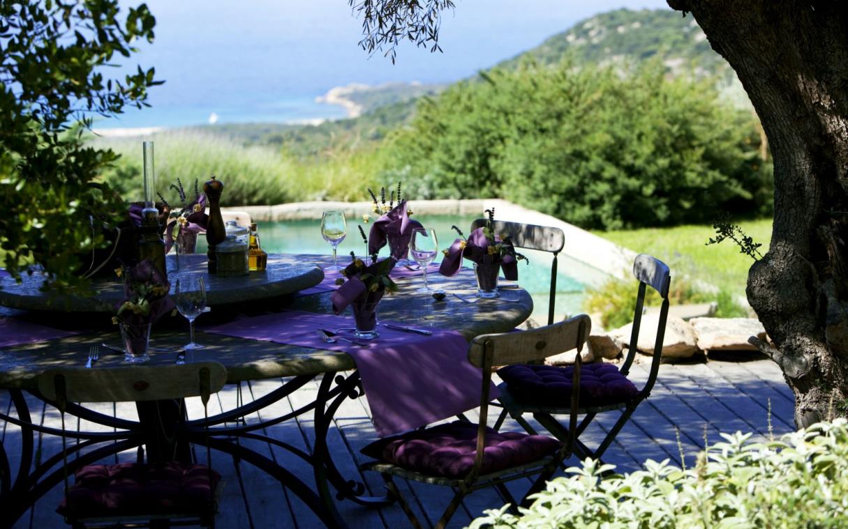 villa-corsica-france-countryside-pool-liccia-out-liv (2).jpg