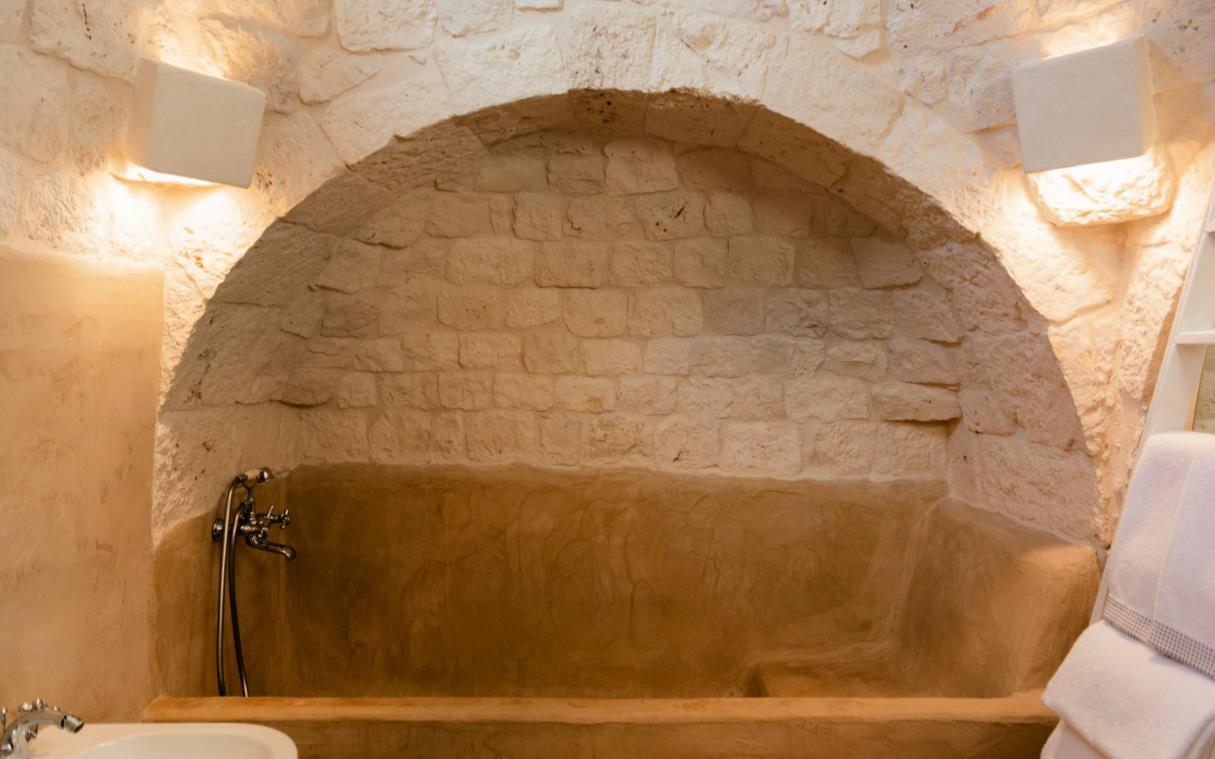 Villa Apulia Italy Luxury Pool Countryside Masseria Gelso Bianco Bath 1 1
