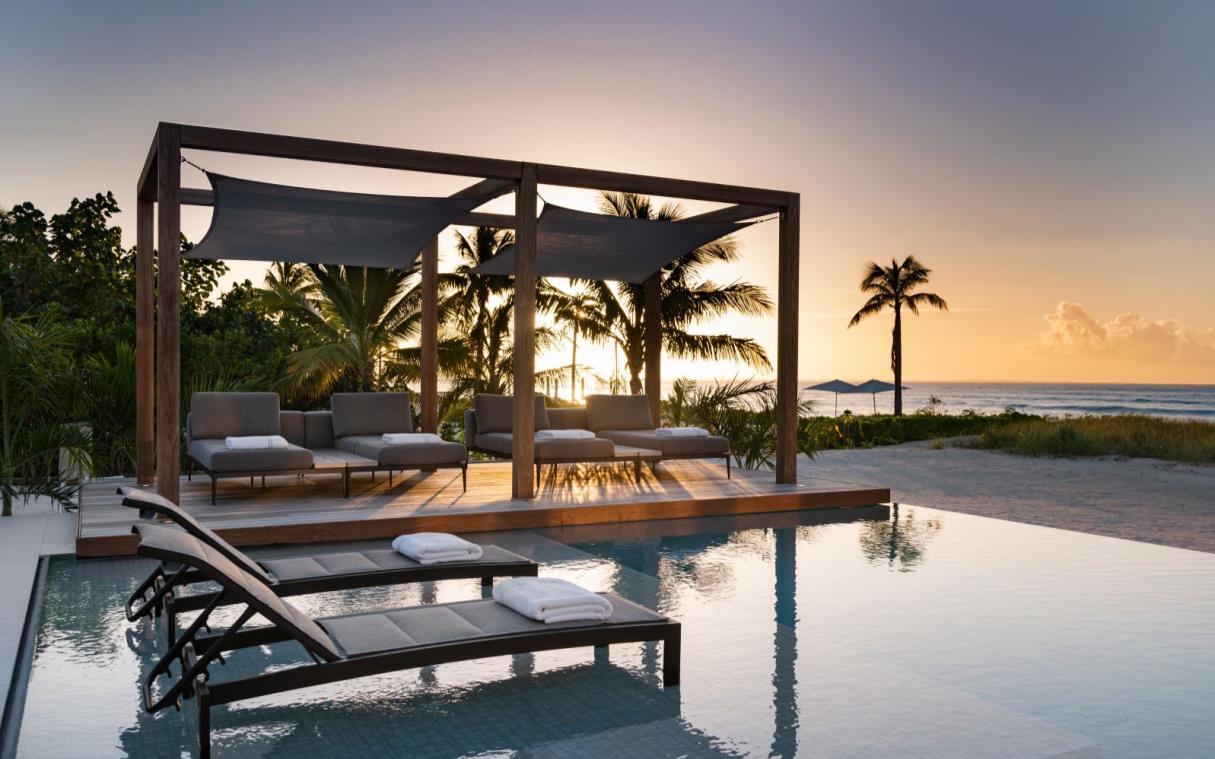 villa-grace-bay-turks-caicos-caribbean-luxury-beachfront-vision-beach-swim (4).jpg