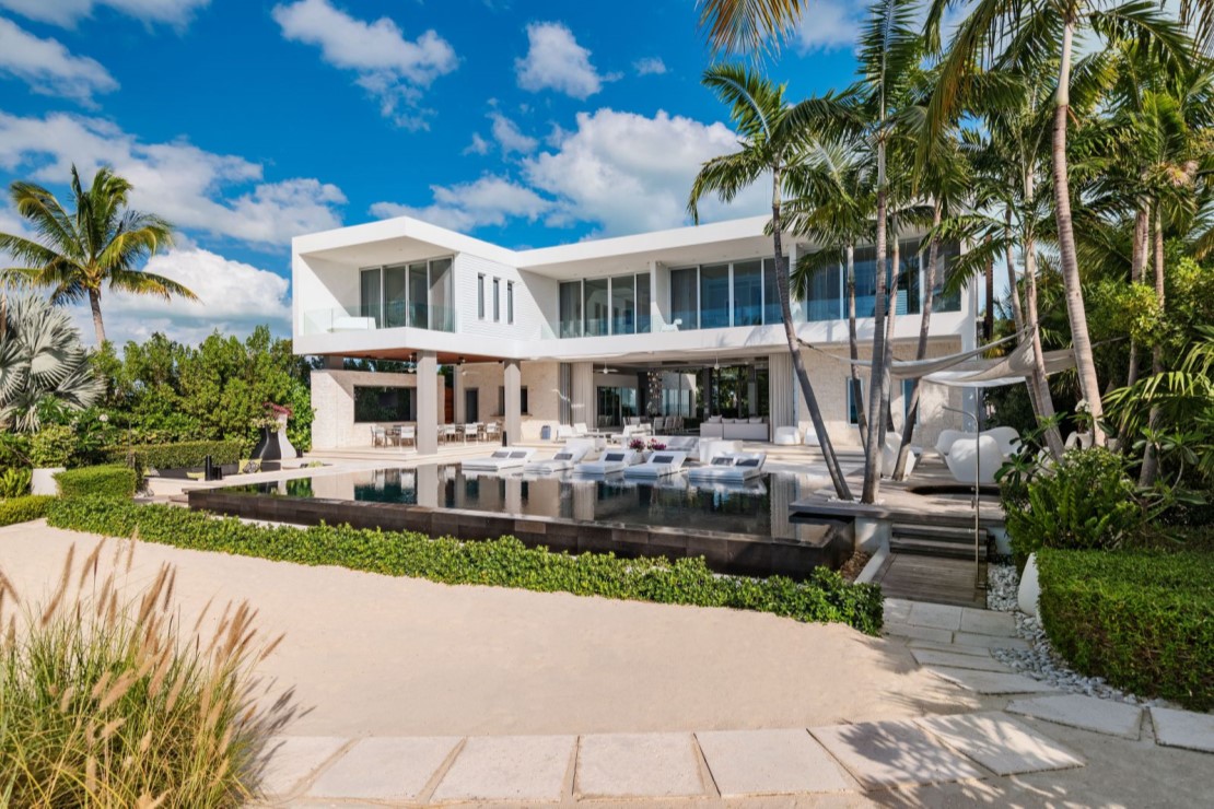 Villa AWA