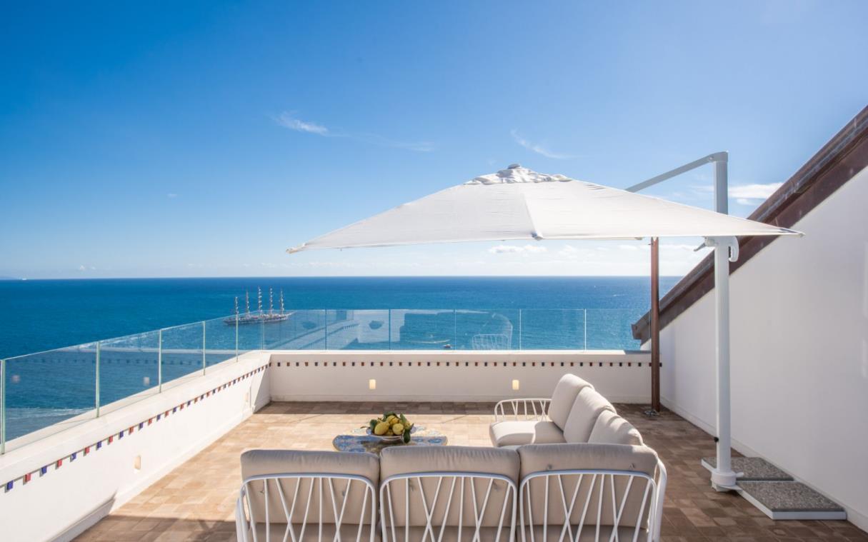 villa-amalfi-coast-italy-luxury-pool-casa-massa-out-liv (5).jpg