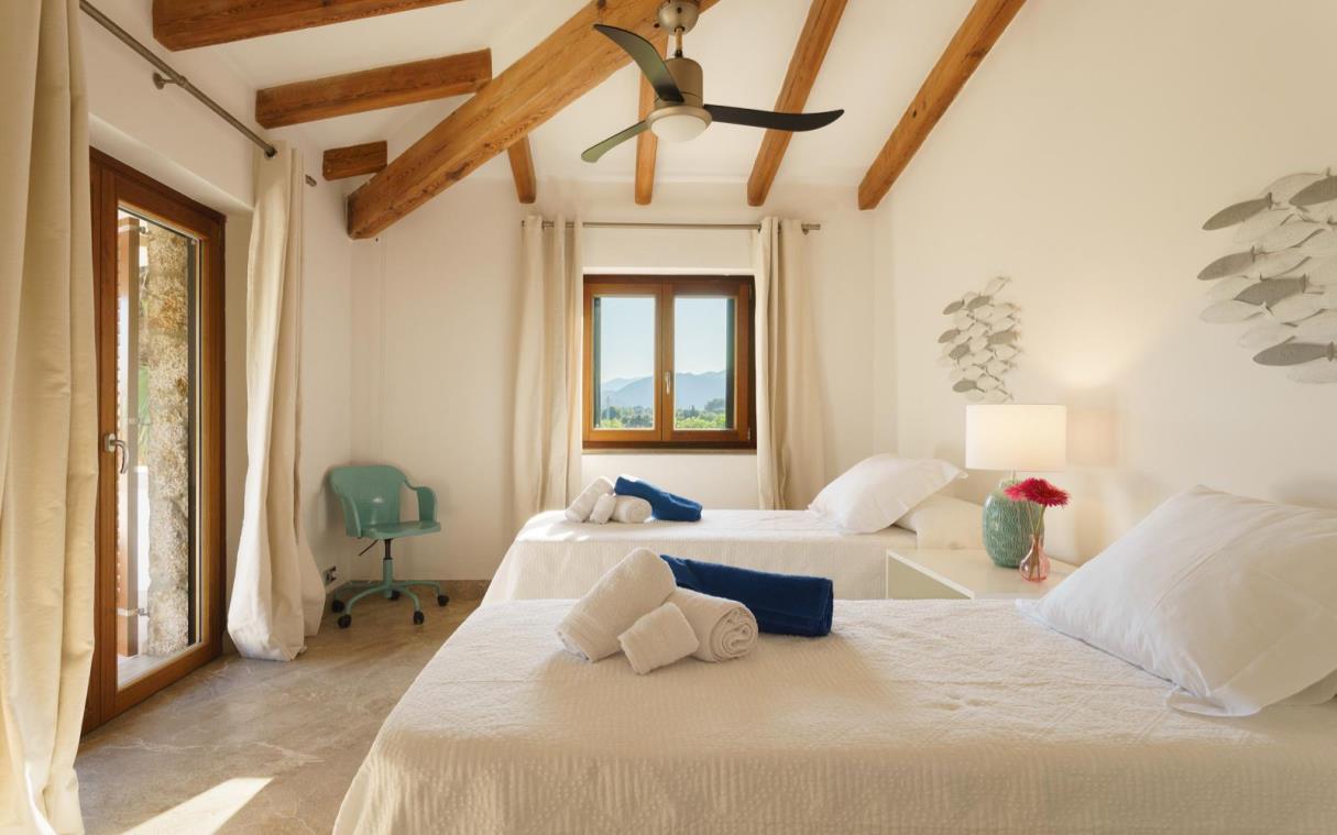 villa-mallorca-balearic-islands-spain-luxury-pool-llenaire-bed (2).jpg