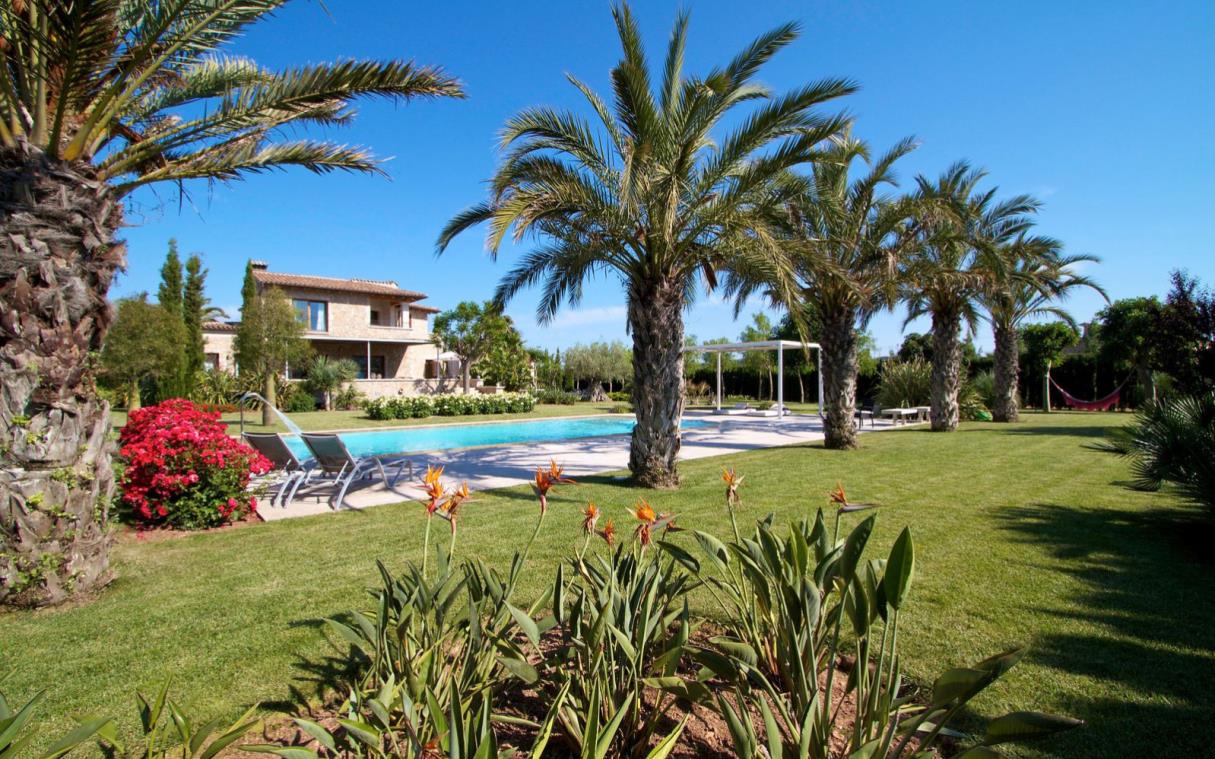 villa-mallorca-balearic-islands-spain-luxury-pool-llenaire-COV.jpg