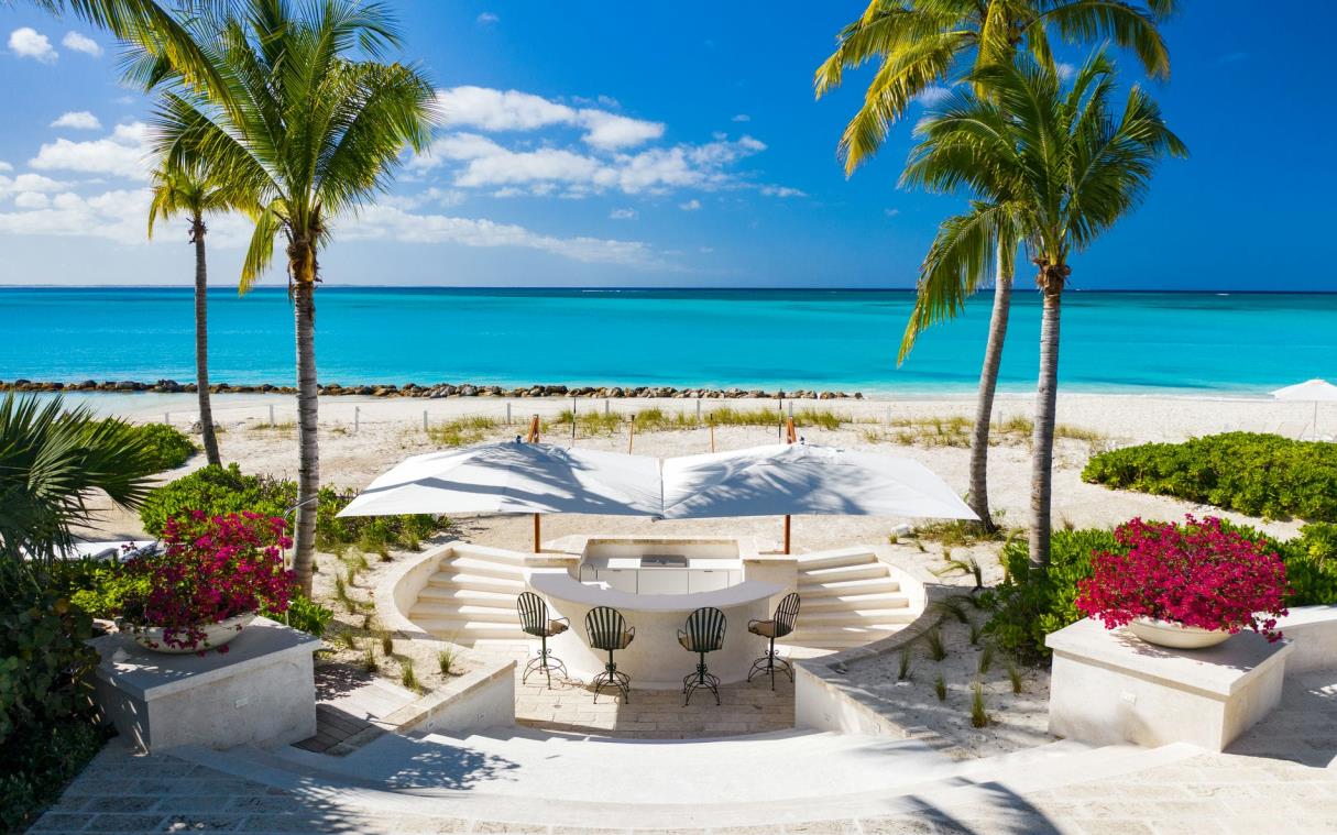 villa-grace-bay-turks-caicos-caribbean-luxury-beachfront-coral-bea