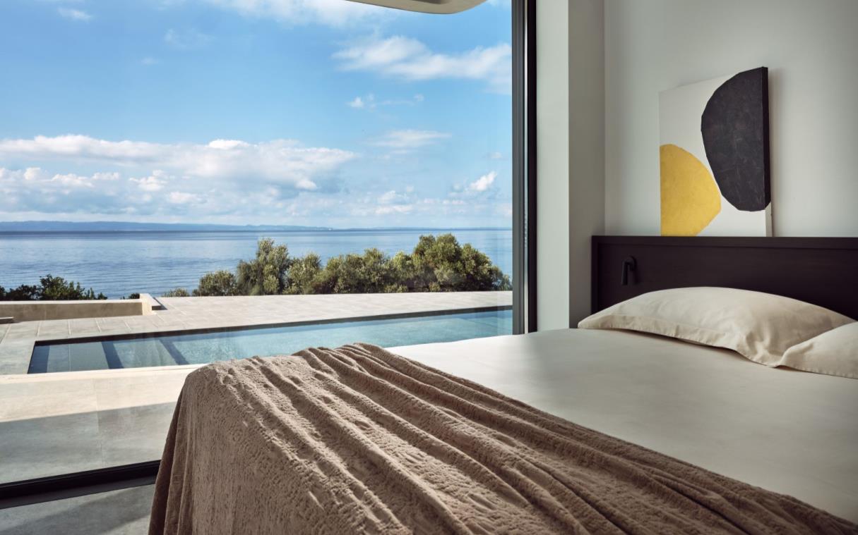 villa-halkidiki-greece-luxury-pool-dikoarch-bed (16)