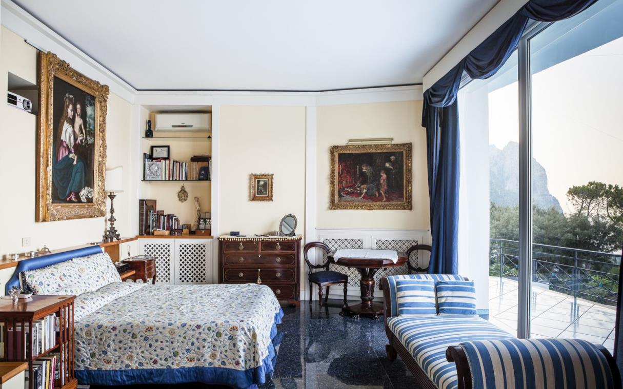 Villa Capri Italy Luxury Pool View Tiffany Bed 1