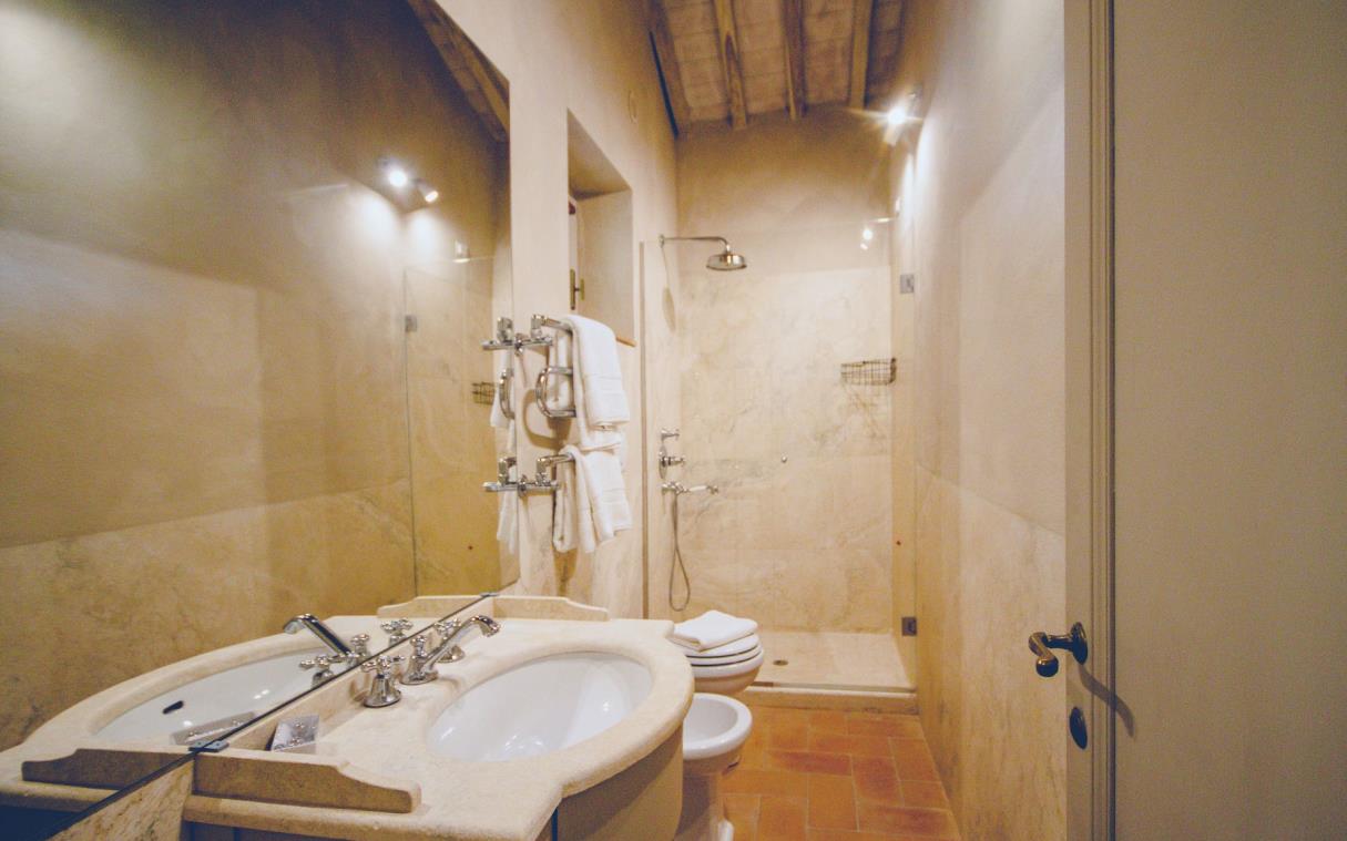 Villa Montepulciano Siena Italy Countryside Pool Luxury Icario Chiani Bath 2