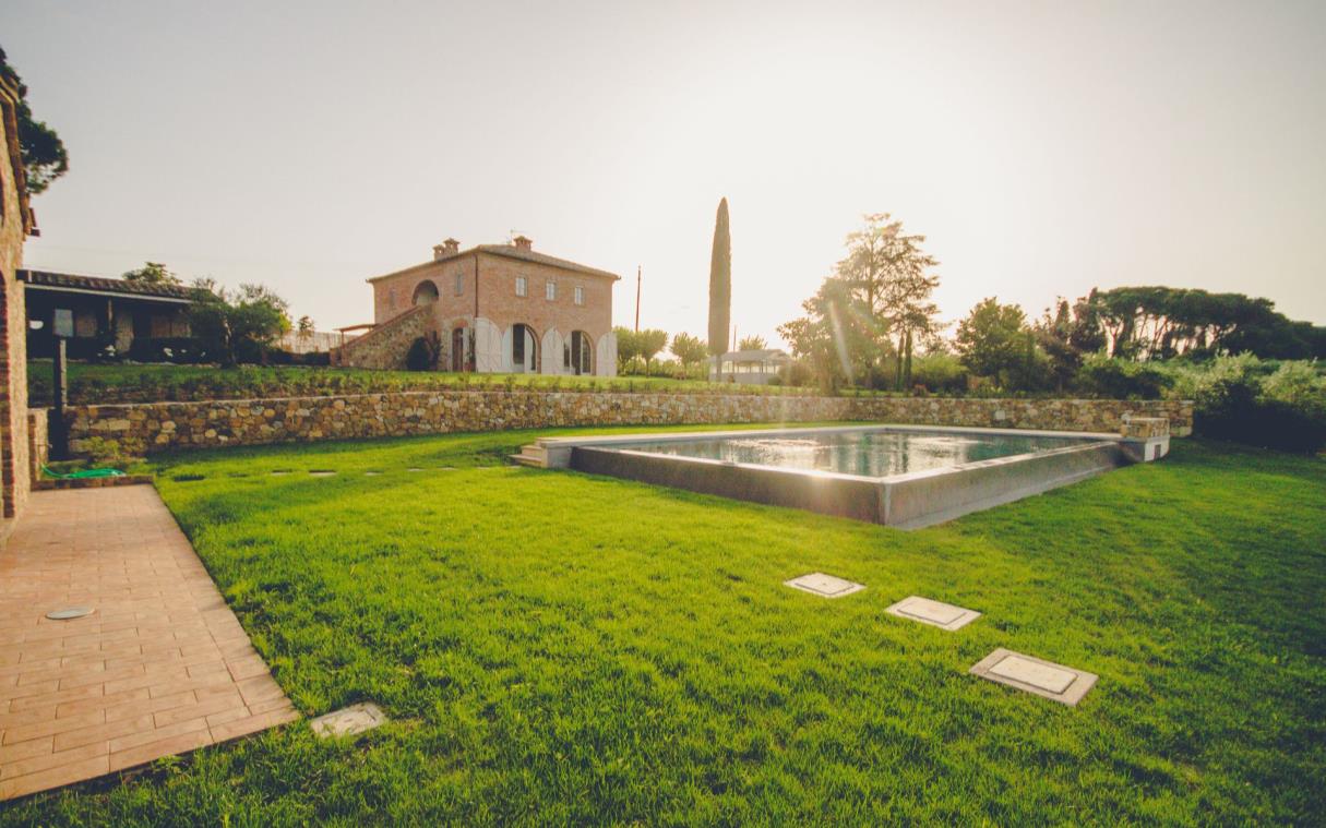 Villa Montepulciano Siena Italy Countryside Pool Luxury Icario Chiani Swim 2