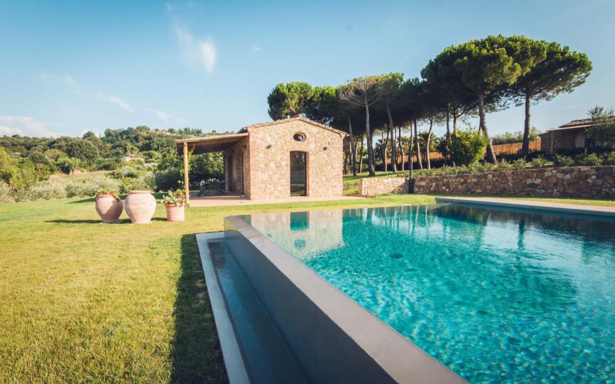 Villa Montepulciano Siena Italy Countryside Pool Luxury Icario Chiani Swim 12