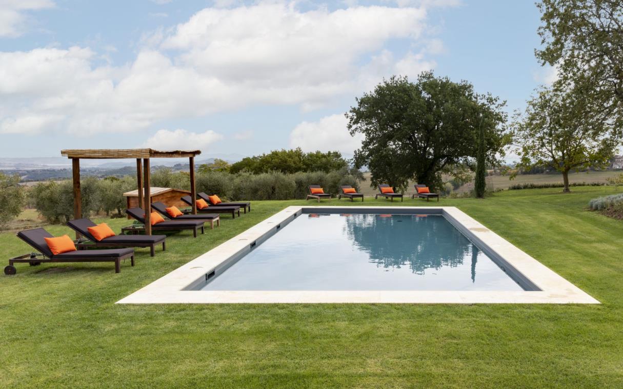 Villa Tuscany Italy Countryside Luxury Conti Swim 3 (1)