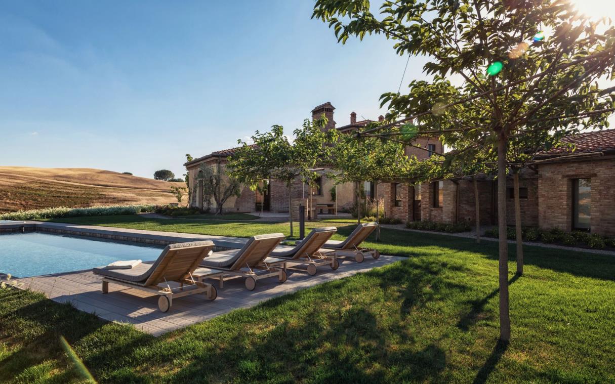 villa-siena-tuscany-italy-luxury-pool-garden-san-gerolamo-swim (4)
