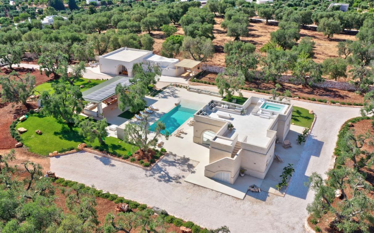 villa-apulia-italy-luxury-pool-ludovica-drone-all (13)