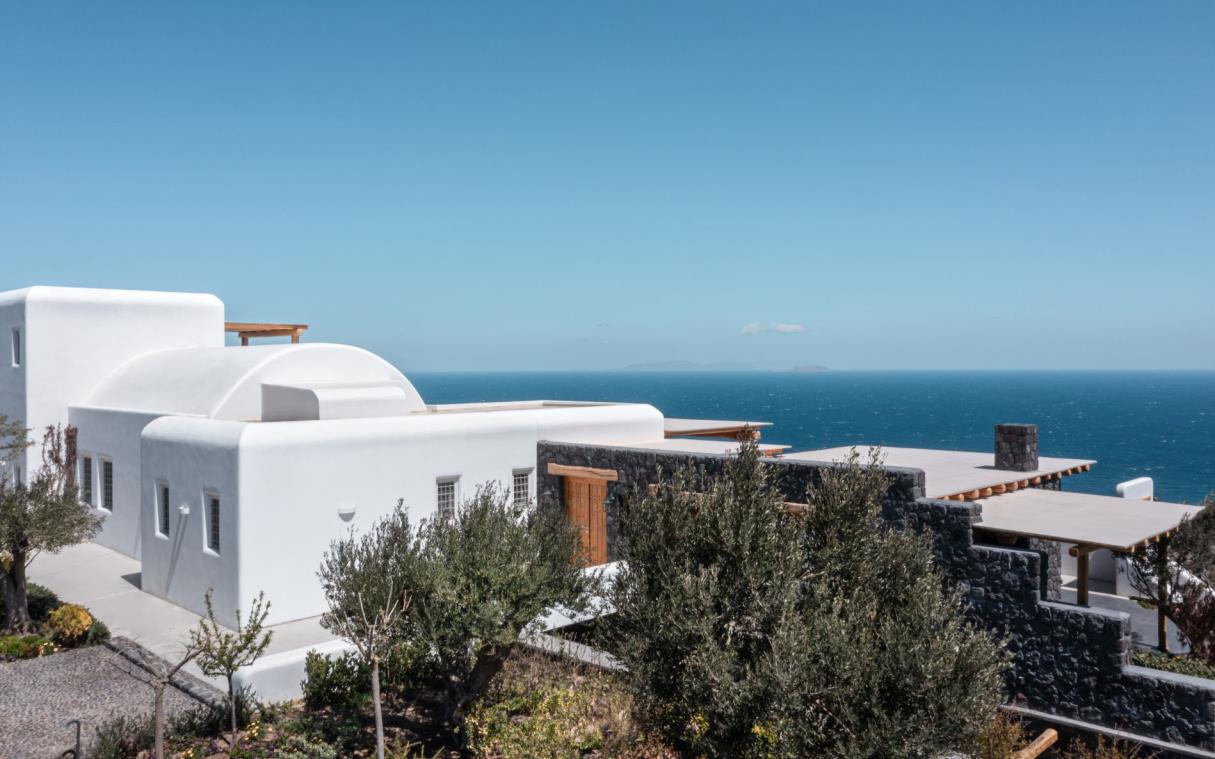 villa-santorini-cyclades-islands-greece-luxury-pool-o-santo-ext (2)