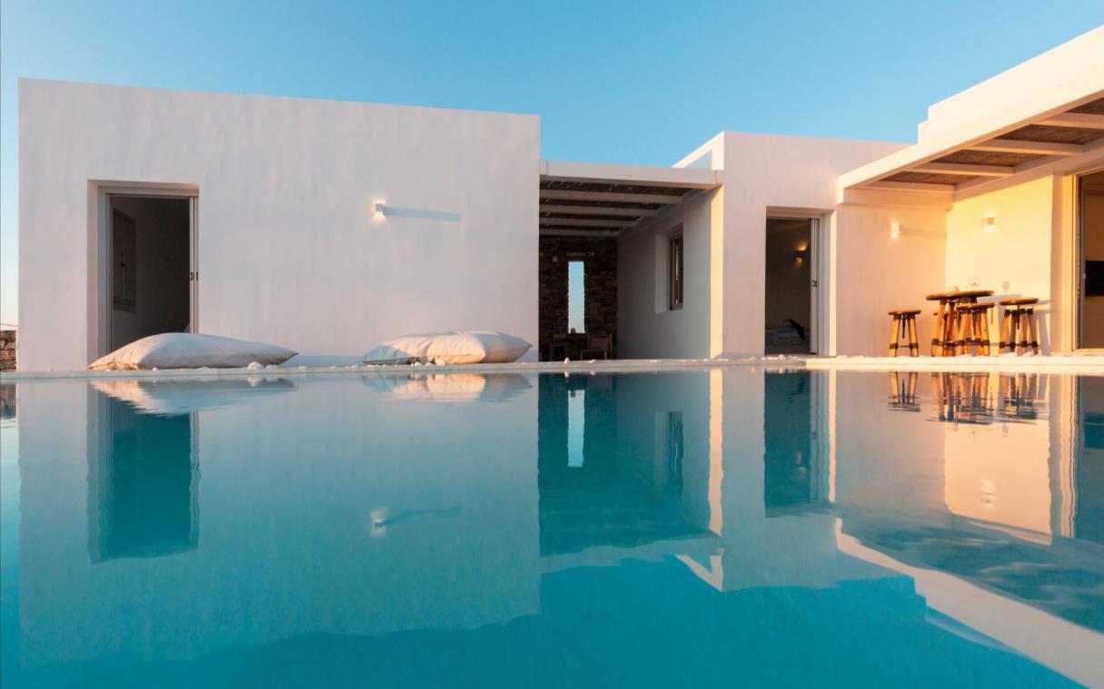 villa-paros-cyclades-greek-islands-greece-luxury-pool-doma-swim 2 (2)