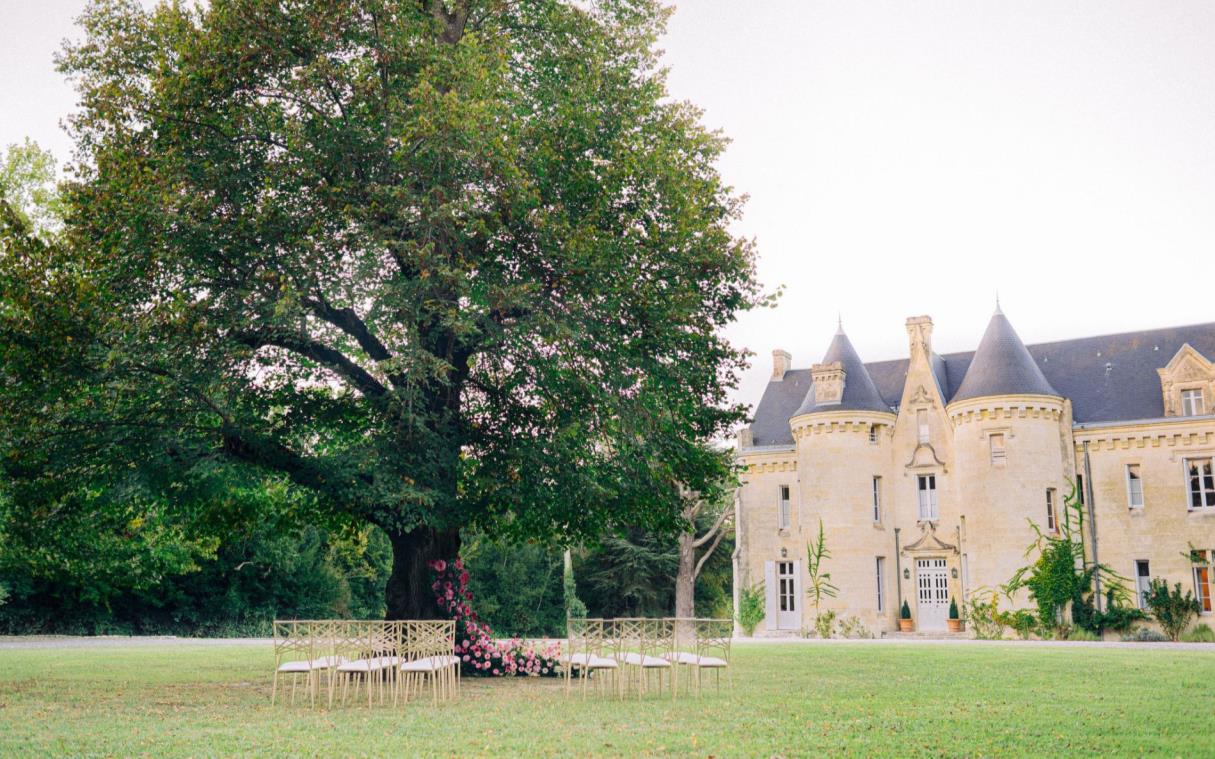 chateau-bordeaux-france-countryside-pool-luxury-le-petit-verdus-wedding (16)