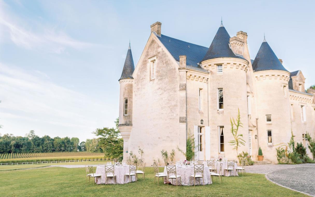 chateau-bordeaux-france-countryside-pool-luxury-le-petit-verdus-wedding (12)