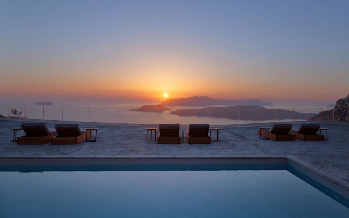 villa-santorini-cyclades-greek-islands-greece-luxury-nafsika-swim 2