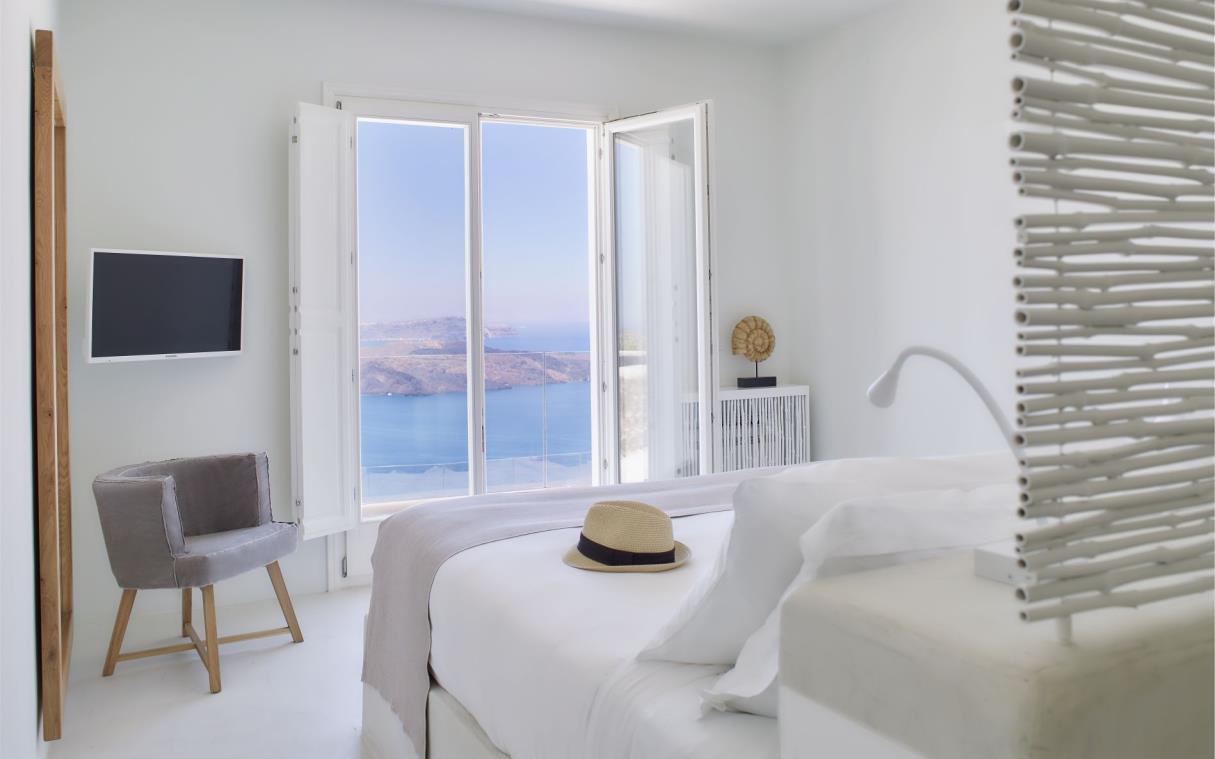 villa-santorini-cyclades-greek-islands-greece-luxury-nafsika-bed (1)