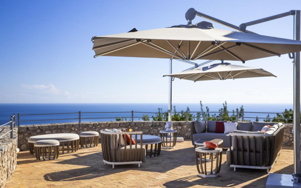 villa-capri-italy-luxury-pool-view-castiglione-ter (4)