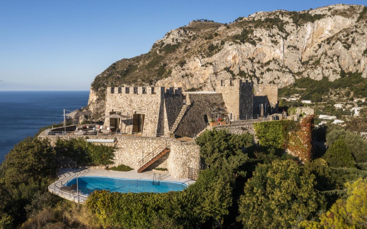 villa-capri-italy-luxury-pool-view-castiglione-aer (31)