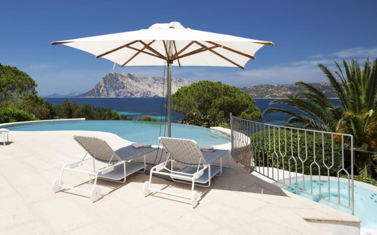 villa-sardinia-italy-luxury-pool-sea-farfalla-swim 2 (2)