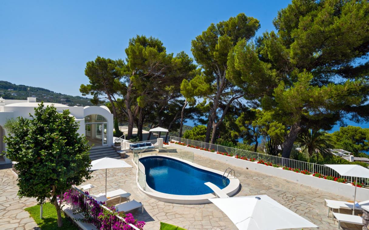 villa-sicily-italy-luxury-pool-giada-swim (1)