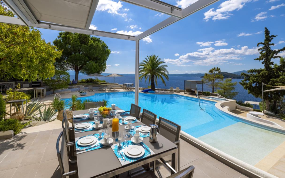 villa-halkidiki-greece-luxury-pool-spirou-out-din (1)
