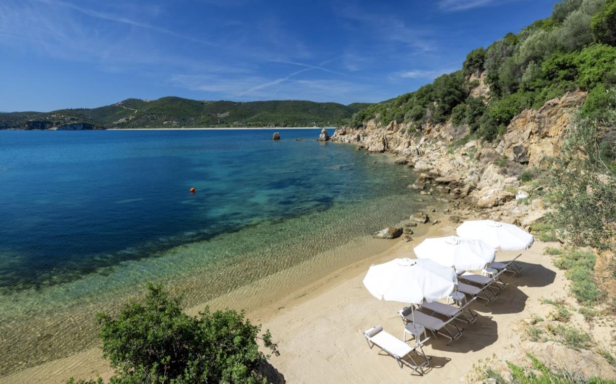 villa-halkidiki-greece-luxury-pool-spirou-bea (1)