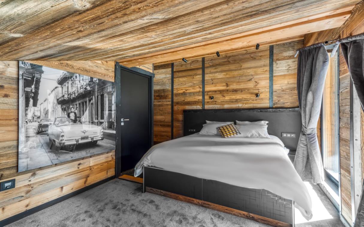 chalet-tignes-french-alps-france-luxury-catered-contemporary-babylon-bed (3).jpg