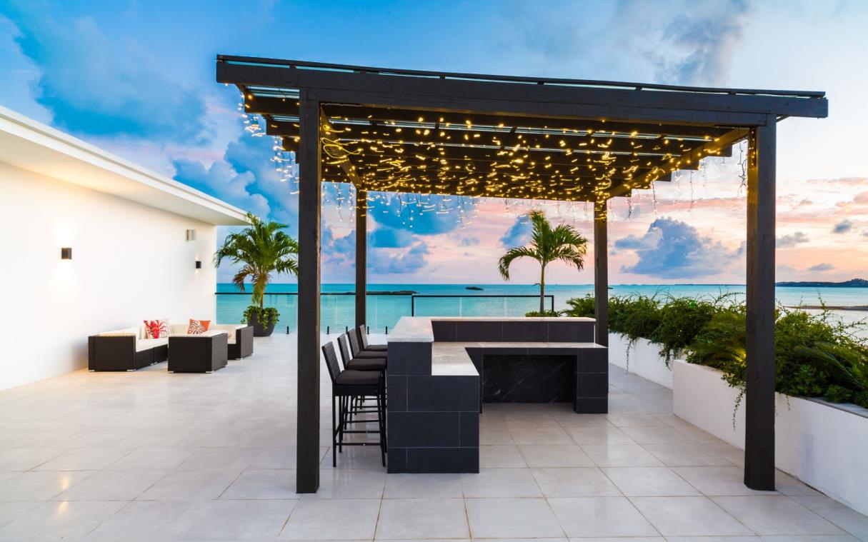 villa-turks-and-caicos-caribbean-beachfront-luxury-paradiso-del-mar-out-bar (1)